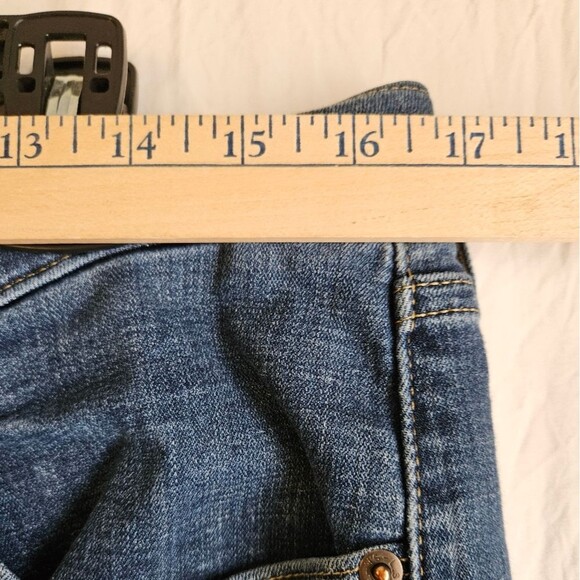 Levi's Jeans Women's 14 (33x31) Classic Bootcut Mid Rise Medium Wash EUC - Picture 6 of 9